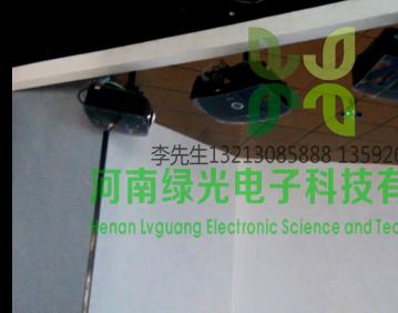 EMC·易倍体育(中国)全站官网某墙面是折幕（人体接近触发感应播放）,地面是互动